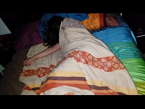 ❤️ ස්ටේප්සන් තම තරුණ සුළු මව නිදා සිටියදී ඇයට බැණ වදියි. ️❌ Porno අප වෙත  ️❤